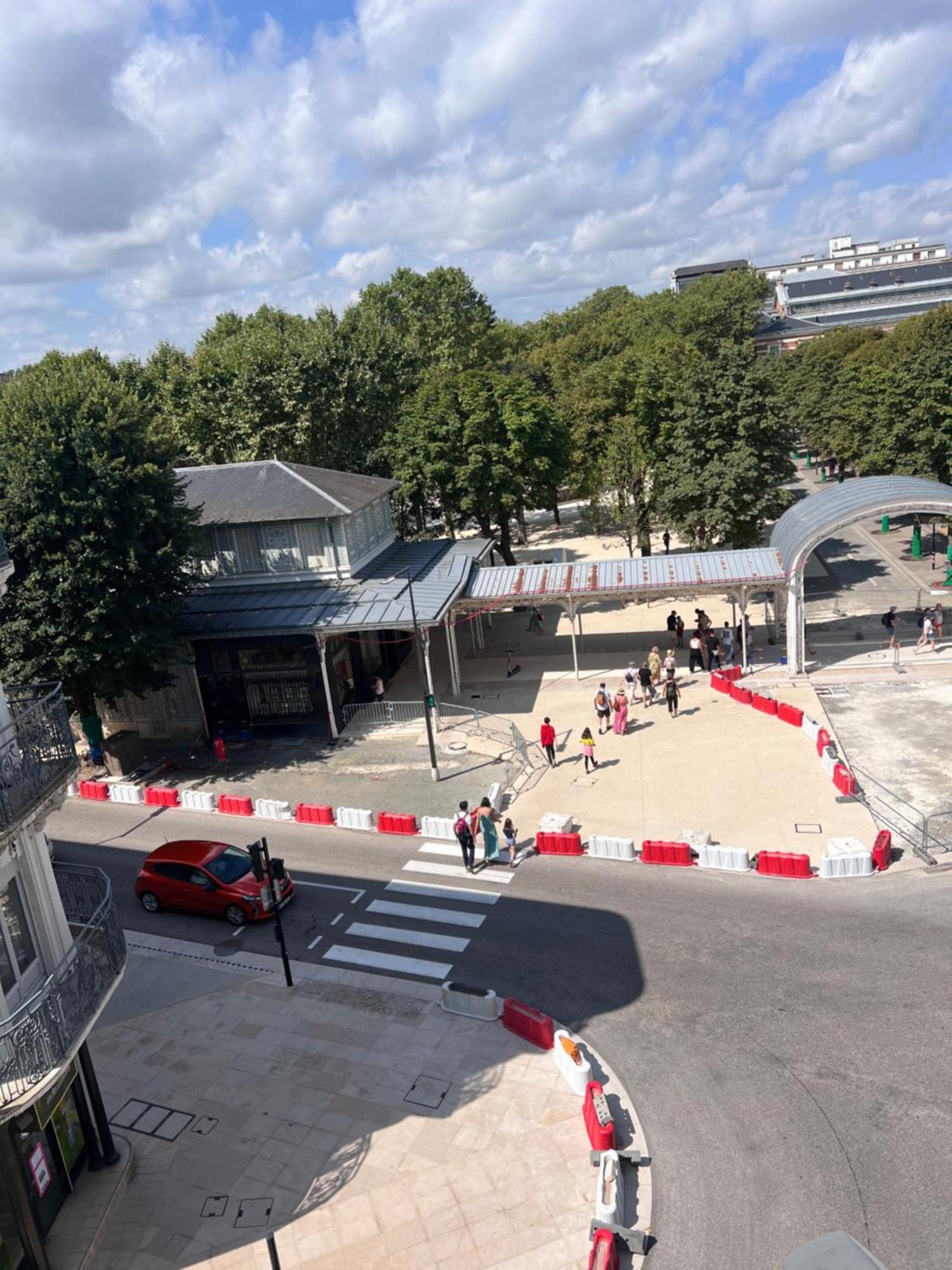 Apartment Le Splendid - Hypercentre - Proche Opera & Parcs - Thermes